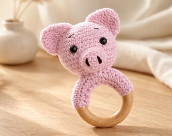 Crochet a rattle, crochet pattern for a pig rattle, crochet a pig rattle, crochet an amigurumi rattle, crochet an animal rattle, crochet a rattle with a wooden ring