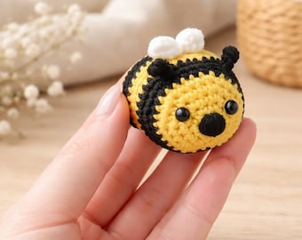 Crochet an amigurumi bumblebee, crochet bumblebee instructions, crochet a bumblebee, easy bumblebee crochet, crochet a bumblebee for beginners, crochet animals amigurumi