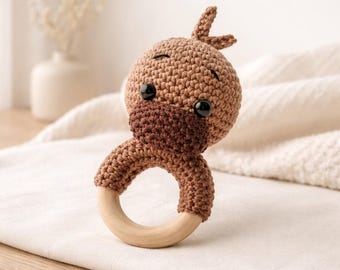 Crochet a rattle, crochet rattle instructions, crochet a platypus rattle, crochet an amigurumi rattle, crochet an animal rattle, crochet a rattle with a wooden ring