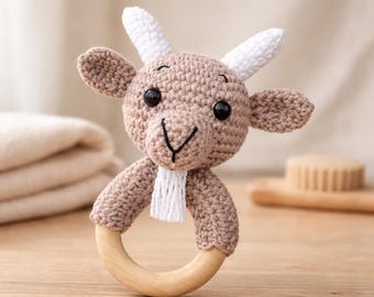 Crochet a rattle, crochet rattle instructions, crochet a goat rattle, crochet an amigurumi rattle, crochet an animal rattle, crochet a rattle with a wooden ring