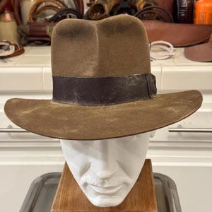 INDIANA JONES - F&G CUSTOMS Fedora-hoed op maat gemaakt van bontvilt, verweerde legendarische hoed met alle extra&#39;s