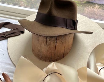 Service de rebouchage et de remodelage de chapeaux pour votre Fedora Indiana Jones