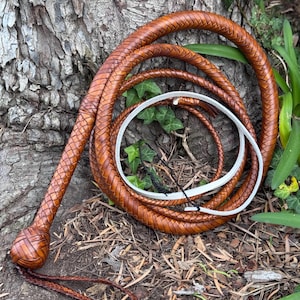 Látigo de canguro INDIANA JONES de F&G Customs - El látigo de canguro incluye un soporte para látigo GRATIS. imagen 1