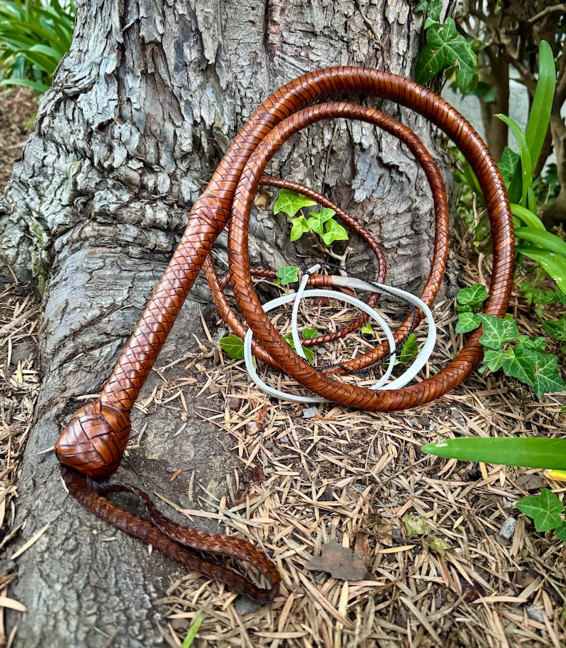Látigo de canguro INDIANA JONES de F&G Customs - El látigo de canguro incluye un soporte para látigo GRATIS. imagen 13