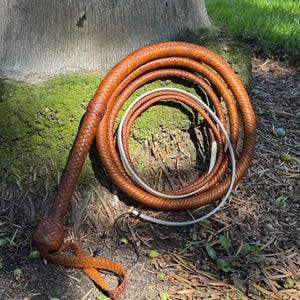 Látigo de canguro INDIANA JONES de F&G Customs - El látigo de canguro incluye un soporte para látigo GRATIS. imagen 6
