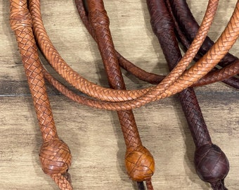 Látigo de cosplay de Indiana Jones de F&G CUSTOMS - Látigo de cuero para cosplay con aspecto desgastado y/o envejecido.