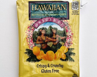 42g Original Hawaiian Kettle Style Chip Bag from the USA. Our zippered bags are fabric lined and covered in a durable PVC.