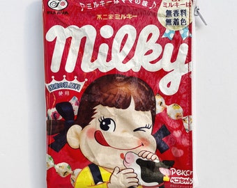 108g Milky (winking) Confectionery Bag from Japan. Our bags are fully lined and covered in a durable and hard wearing PVC.