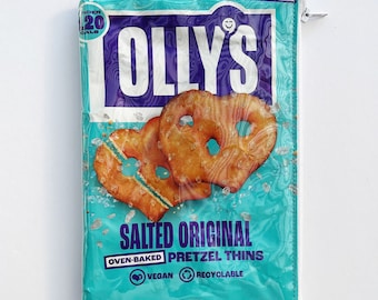 140g Original Salted Pretzel Thins Bag from the UK. Our zippered bags are fabric lined and covered in a durable PVC.