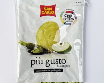 70g Wasabi Fusion Flavoured Potato Chip Bag from Italy. Our zippered bags are fabric lined and covered in PVC.