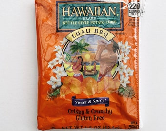 42g Luau BBQ Hawaiian Kettle Style Chip Bag from the USA. Our zippered bags are fabric lined and covered in a durable PVC.