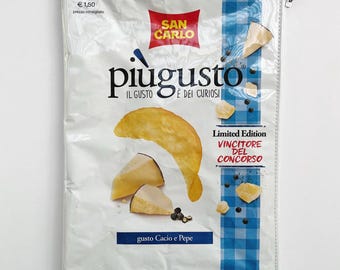 70g Cheese & Pepper Potato Chips from Italy. Our zippered bags are fabric lined and covered in a durable PVC.