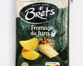 125g Cheese Flavoured Potato Chips from France. Our zippered bags are fabric lined and covered in a durable PVC.