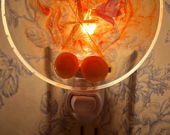 Luz nocturna con efecto de brillo naranja