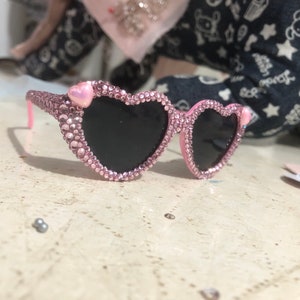 Lunettes de soleil coeur scintillantes scintillantes avec strass Lunettes de soleil faites main Jolies lunettes Paris Hilton Barbie pour chien et chat image 7