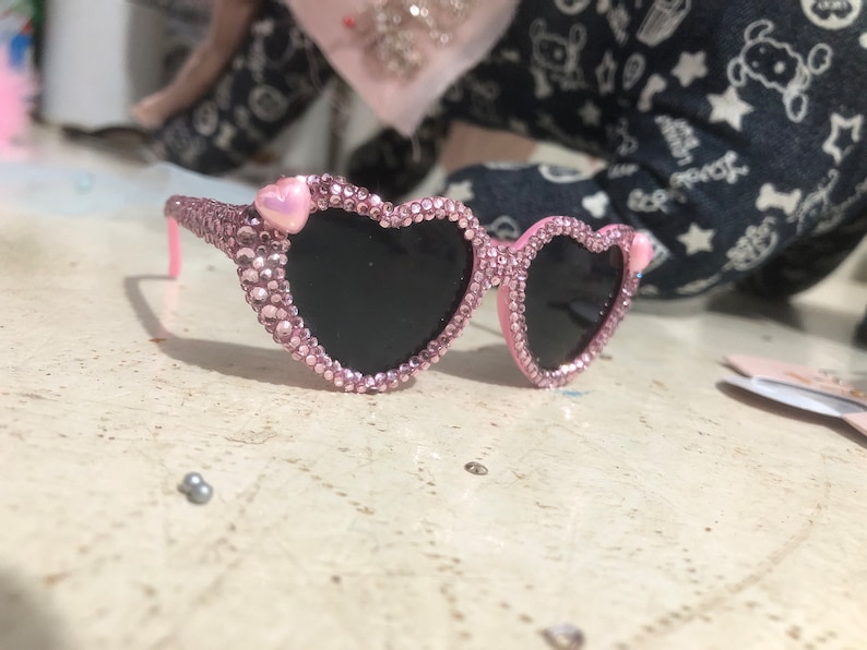 Lunettes de soleil coeur scintillantes scintillantes avec strass Lunettes de soleil faites main Jolies lunettes Paris Hilton Barbie pour chien et chat image 7