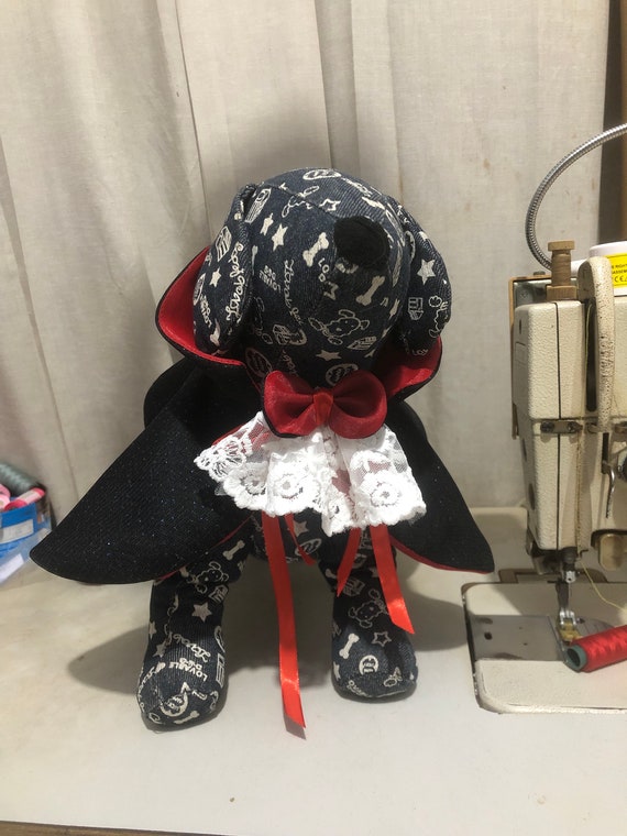 Dracula cloak glitter for cat dog. Vampire cape with detachable lace collar. Halloween cape for cat dog.