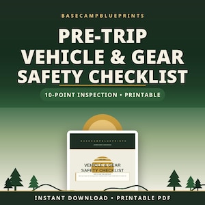 Puede incluir: Un gráfico digital para una lista de verificación de seguridad de vehículos y equipos antes del viaje de Basecampblueprints. El diseño presenta un fondo degradado verde oscuro con siluetas de pinos, un icono de sol y texto en crema.