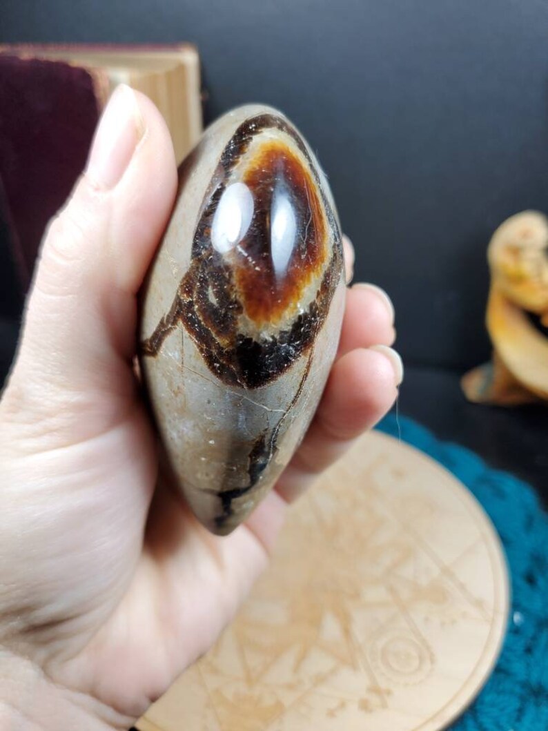 Large Septarian Heart Dragon Stone Carving Enlightenment Communication Crystal Carved Calcite Aragonite Barite Chalcedony Limestone