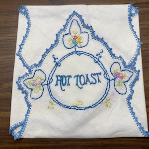 Vintage Linen Embroidered &quot;Hot Toast&quot; Bread Basket Liner; L1