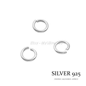 Puede incluir: Tres anillos de salto de plata, cada uno con un diámetro de aproximadamente 10 mm. Los anillos están hechos de plata de ley, que es 92,5% plata pura. Estos anillos de salto son ideales para la fabricación de joyas y la artesanía.