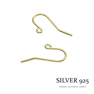 Puede incluir: Dos ganchos para pendientes de color dorado hechos de plata de ley. Los ganchos están diseñados para ser utilizados con una variedad de estilos de pendientes.