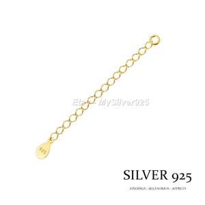 Puede incluir: Extensor de cadena dorado con cierre de mosquetón y sello 925. El extensor mide aproximadamente 5 cm de largo.