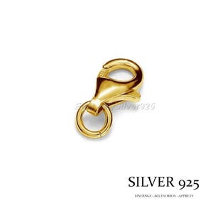 Pode incluir: Um fecho lagosta dourado com um anel de mola, usado para fazer joias. O fecho é feito de metal e tem um acabamento brilhante. O texto "SILVER 925" está na parte inferior da imagem.