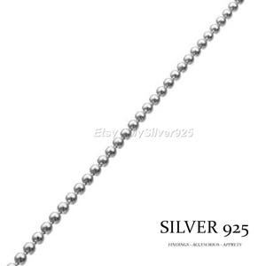 Pode incluir: Uma corrente de prata feita de pequenas contas redondas. A corrente é de prata 925.