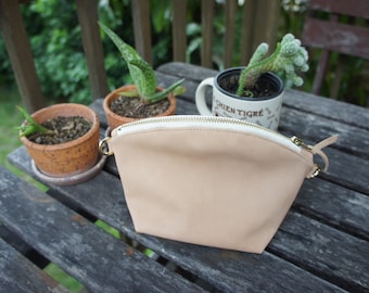 Leather purse with adjustable straps