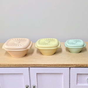 1:12 Set of 3 miniature Tupperware containers, dollhouse miniature Tupperware, miniature retro tupperware, miniature for dollhouse, 12th
