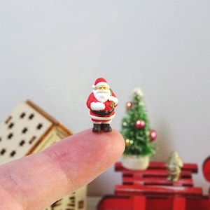 Miniatur-Weihnachtsmann im Maßstab 1:12, Puppenhaus-Weihnachtsmann, Mini-Weihnachtsmann, kleiner Weihnachtsmann, 12. Maßstab, Puppenhaus-Miniatur, Puppenhaus-Miniatur-Weihnachtsmann