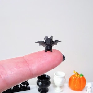 Miniature tiny bat, 1:12 scale, dollhouse miniature bat, miniature Halloween bat, miniature bat figurine, 12th scale.