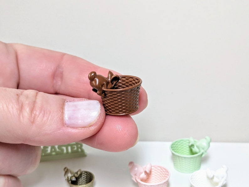 Miniature Easter bunny basket, miniature bunny basket, miniature Easter basket, dollhouse miniature, miniature basket, miniature 1:12 scale image 2