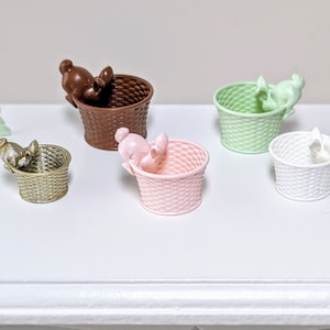 Miniature Easter bunny basket, miniature bunny basket, miniature Easter basket, dollhouse miniature, miniature basket, miniature 1:12 scale image 1