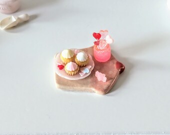 Miniature tiny cupcakes and heart lollipops, dollhouse miniature, dollhouse miniature cupcakes, miniature pastry, mini cupcakes, 12th scale