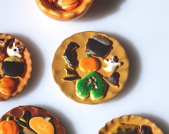 Miniature Halloween cookies - cookies on handmade ceramic plate -  miniature biscuits - dollhouse miniature - miniature food 12th scale