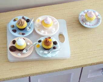 Miniature cupcake plate in 1:12 scale, OOAK, miniature cupcakes, mini cupcake, tiny cupcake, dollhouse miniature, miniature food, 12th scale