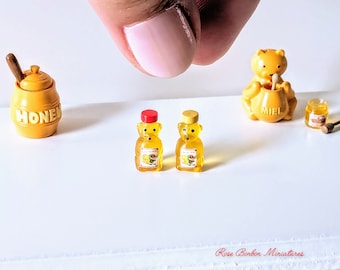 Miniature honey bear in 1:12 scale, miniature honey bear, dollhouse miniature, 12th scale