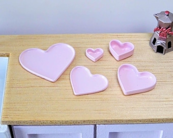 1:12 Platos y cuencos de corazón rosa en miniatura de casa de muñecas, miniatura de casa de muñecas, plato de corazón de casa de muñecas, plato de San Valentín en miniatura, plato en miniatura