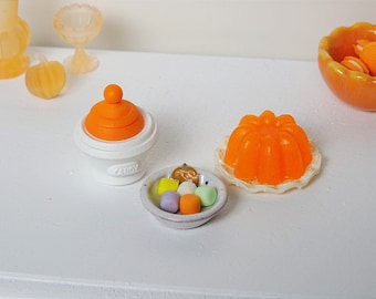 1:12 Miniature Halloween set, miniature candy jar, miniature jelly cake, miniature ceramic bowl and marchmallows, dollhouse miniature, 12th