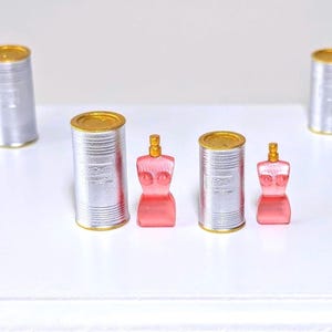 Profumo rosso Jean Paul Gaultier in miniatura, scala 1:12, profumo in miniatura, scala 12, miniatura per casa delle bambole, profumo francese in miniatura