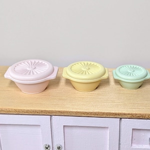 1:12 Set of 3 miniature Tupperware containers, dollhouse miniature Tupperware, miniature retro tupperware, miniature for dollhouse, 12th