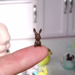 Miniature tiny chocolate bunny in 1:12 scale, miniature food, mini chocolate bunny, tiny bunny, tiny Easter bunny, dollhouse miniature 12th