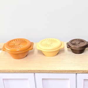 1:12 Set of 3 miniature Tupperware containers, dollhouse miniature Tupperware, miniature retro tupperware, miniature for dollhouse, 12th