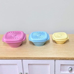 1:12 Set of 3 miniature Tupperware containers, dollhouse miniature Tupperware, miniature retro tupperware, miniature for dollhouse, 12th