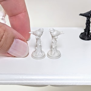 1:12 Miniatur-Set mit 2 Vögeln, Puppenhaus-Miniatur, Miniatur-Dekor, 12. Maßstab.
