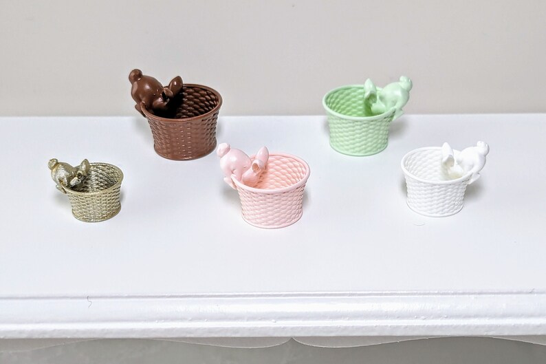 Miniature Easter bunny basket, miniature bunny basket, miniature Easter basket, dollhouse miniature, miniature basket, miniature 1:12 scale image 8