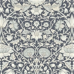 Può includere: Un motivo senza cuciture che presenta un design ripetitivo di fiori e foglie stilizzati in tonalità di bianco e crema su uno sfondo blu scuro.