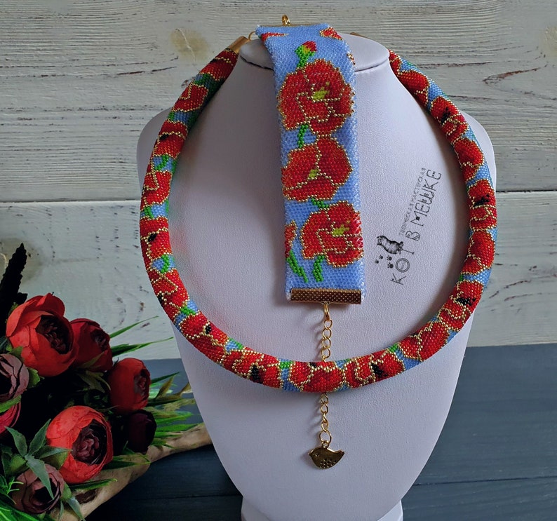 Bright necklace Poppy